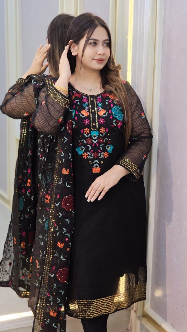 Black Floral Embroidered Dress🌸🖤 - Image 3