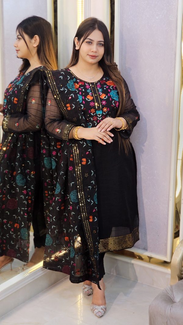 Black Floral Embroidered Dress🌸🖤
