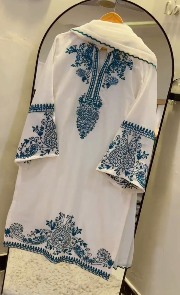 Mehfil Ki Shaukat: 3-Piece Stitched Dress 🌸