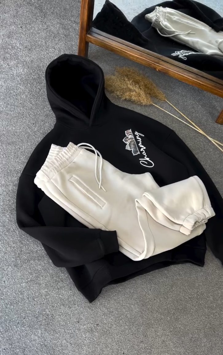 ARTISTIC GRAPHIC HOODIE🔥🔥 - Image 4