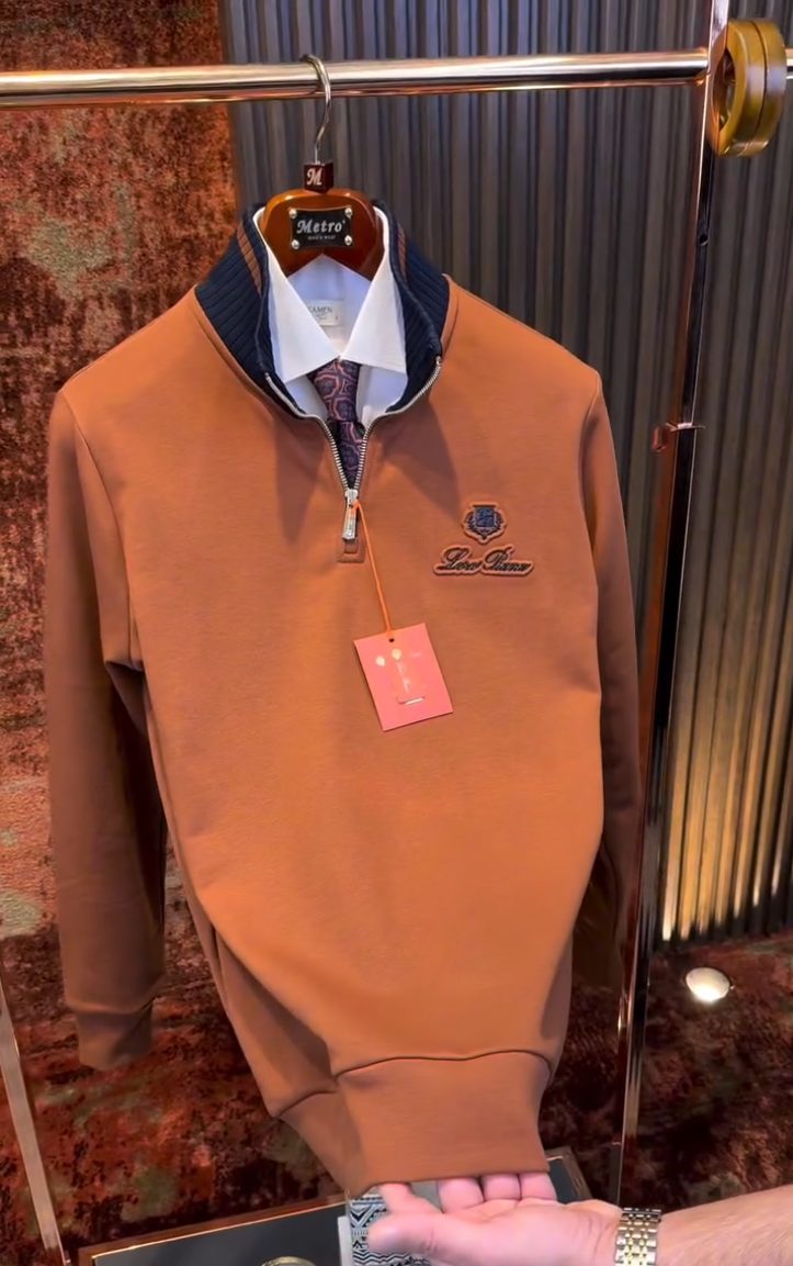 Signature Quarter-Zip Sweatshirtš„ - Image 3